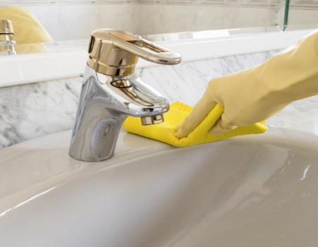 Kitchen and bathroom turnover cleaning in TW9